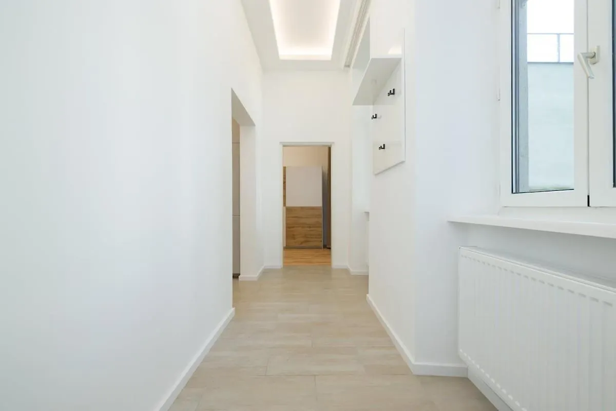 Close To Schoenbrunn I Bright Flat, Fast Wifi Vienna