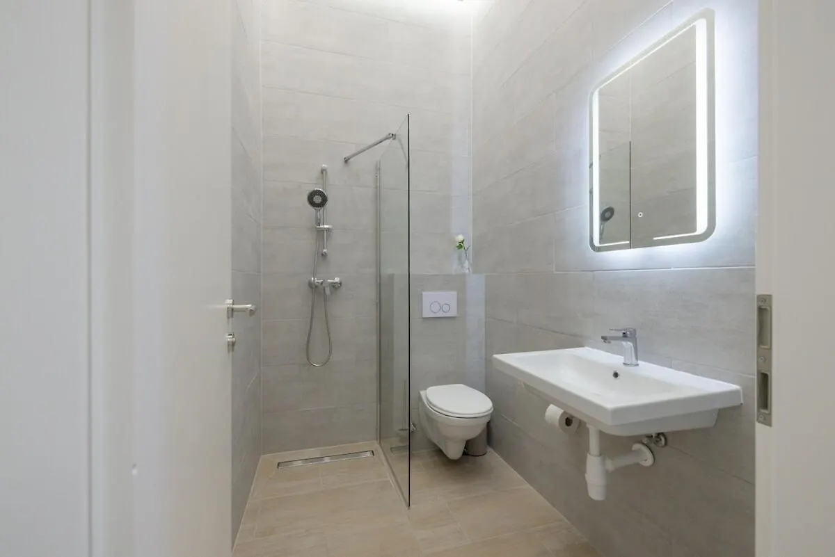 Close To Schoenbrunn I Bright Flat, Fast Wifi Vienna Austria