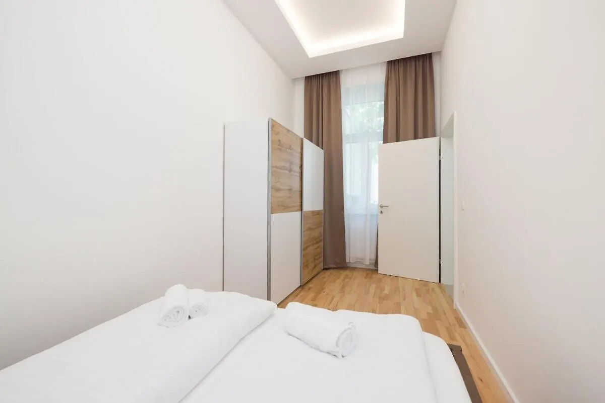 Close To Schoenbrunn I Bright Flat, Fast Wifi Vienna 0*,  Austria