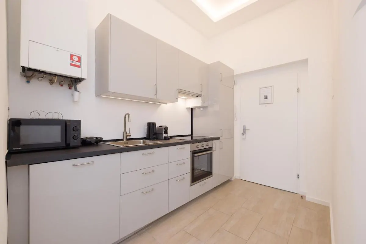 Close To Schoenbrunn I Bright Flat, Fast Wifi Vienna Apartment