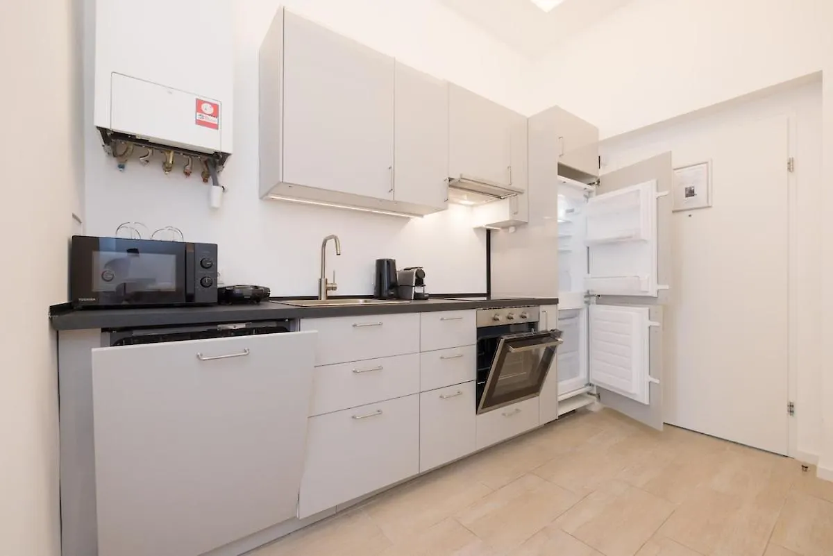 Close To Schoenbrunn I Bright Flat, Fast Wifi Vienna