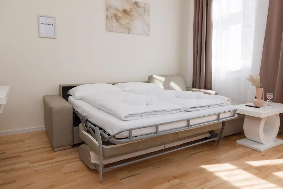 Close To Schoenbrunn I Bright Flat, Fast Wifi Vienna 0*,