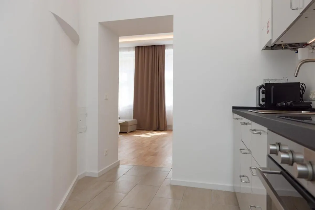 Apartment Close To Schoenbrunn I Bright Flat, Fast Wifi Vienna