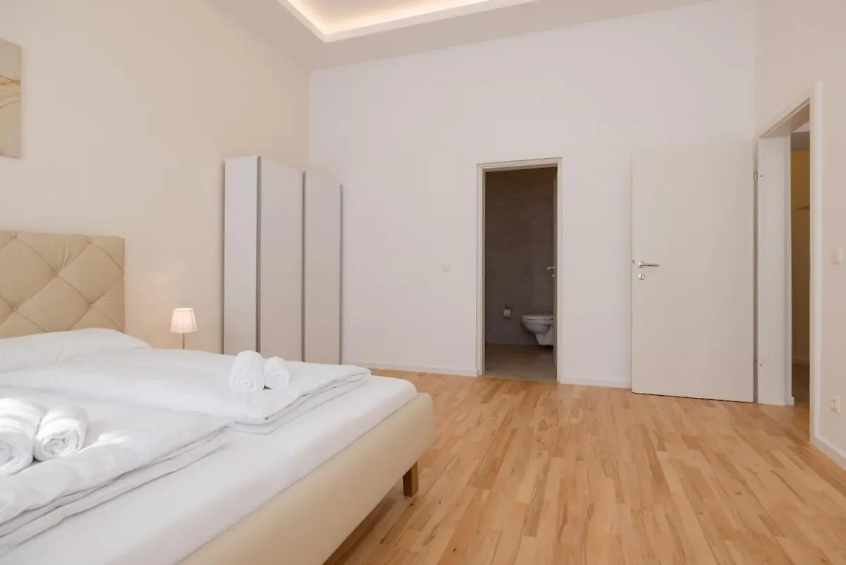 Apartment Close To Schoenbrunn I Bright Flat, Fast Wifi Vienna Austria