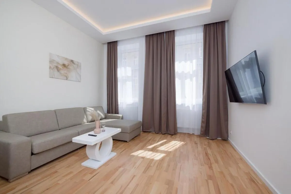 Close To Schoenbrunn I Bright Flat, Fast Wifi Vienna 0*,  Austria