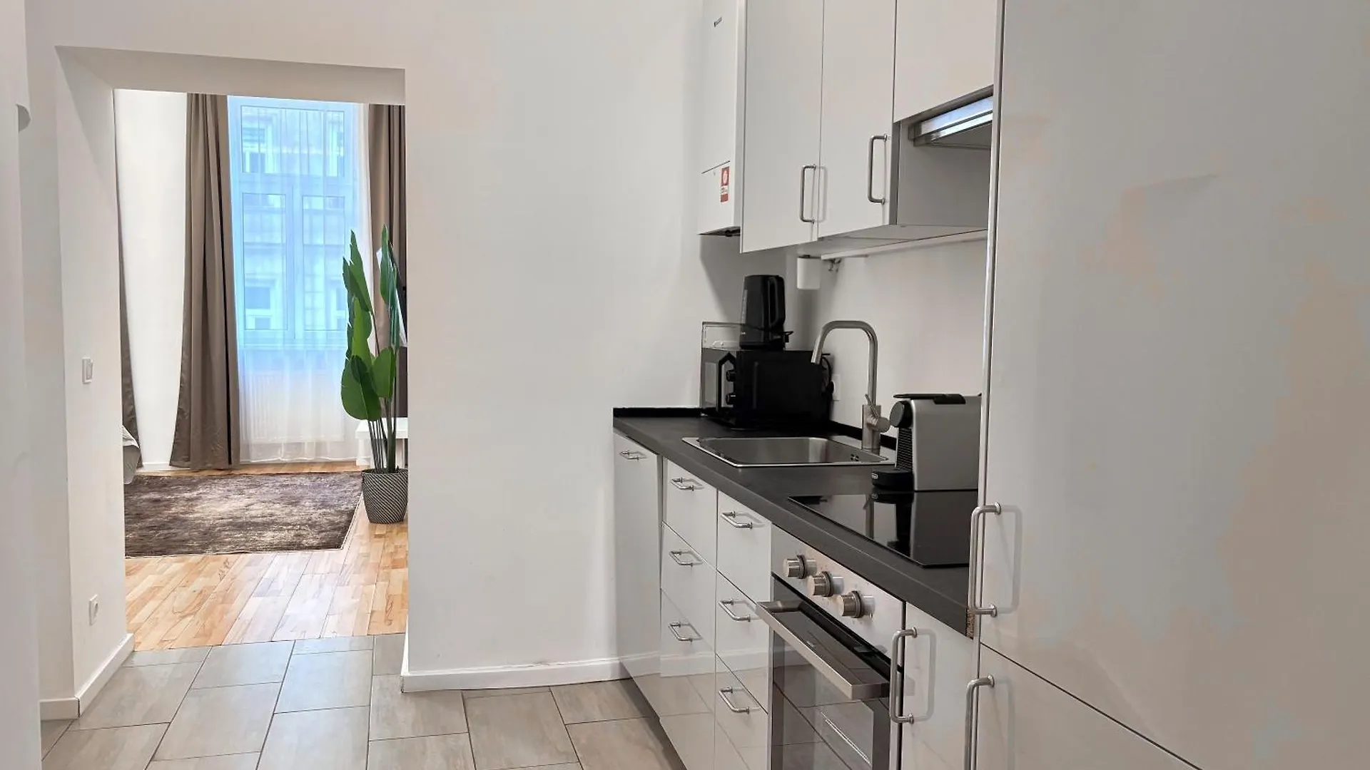 Close To Schoenbrunn I Bright Flat, Fast Wifi Vienna 0*,  Austria