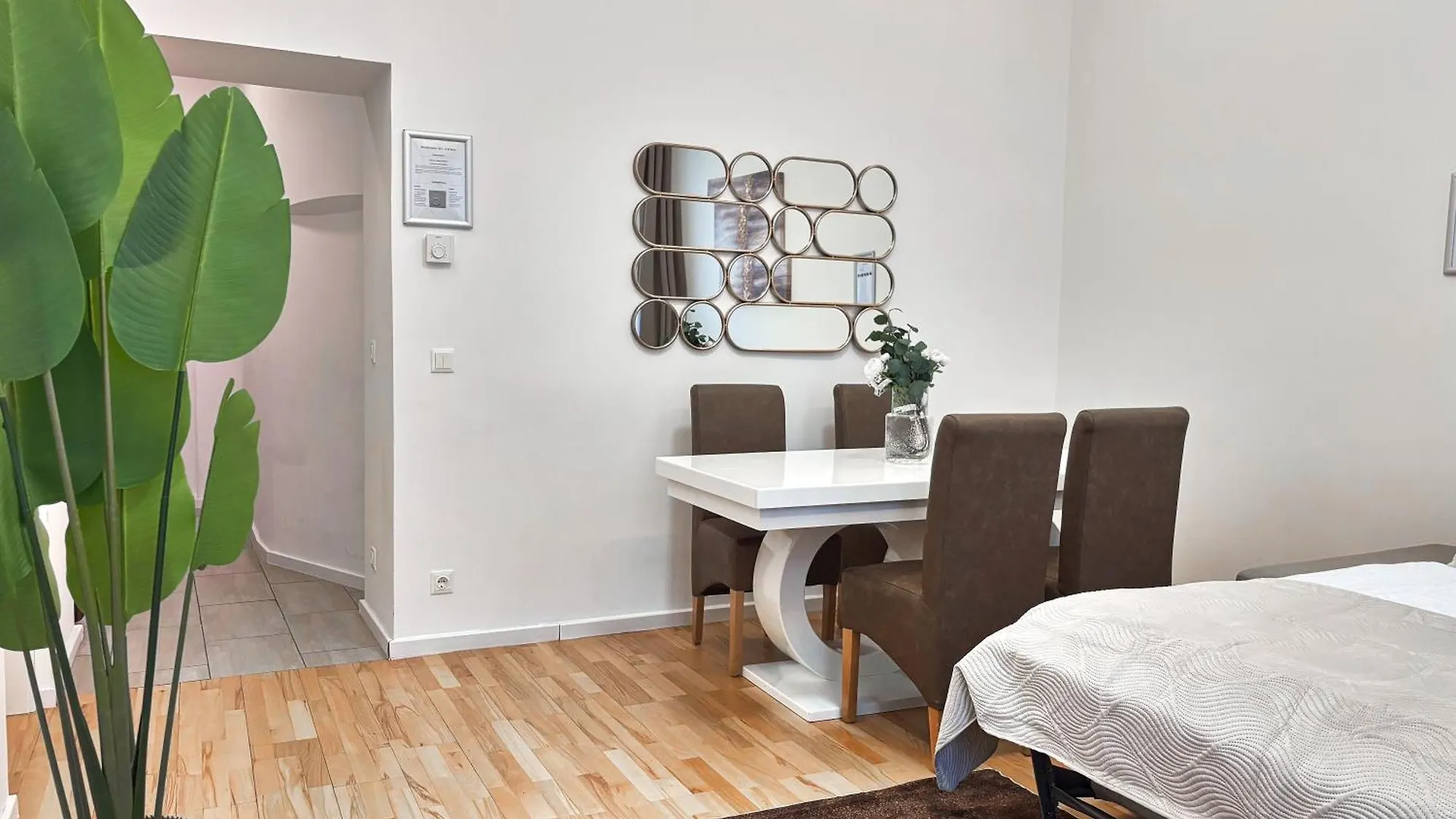 Apartment Close To Schoenbrunn I Bright Flat, Fast Wifi Vienna