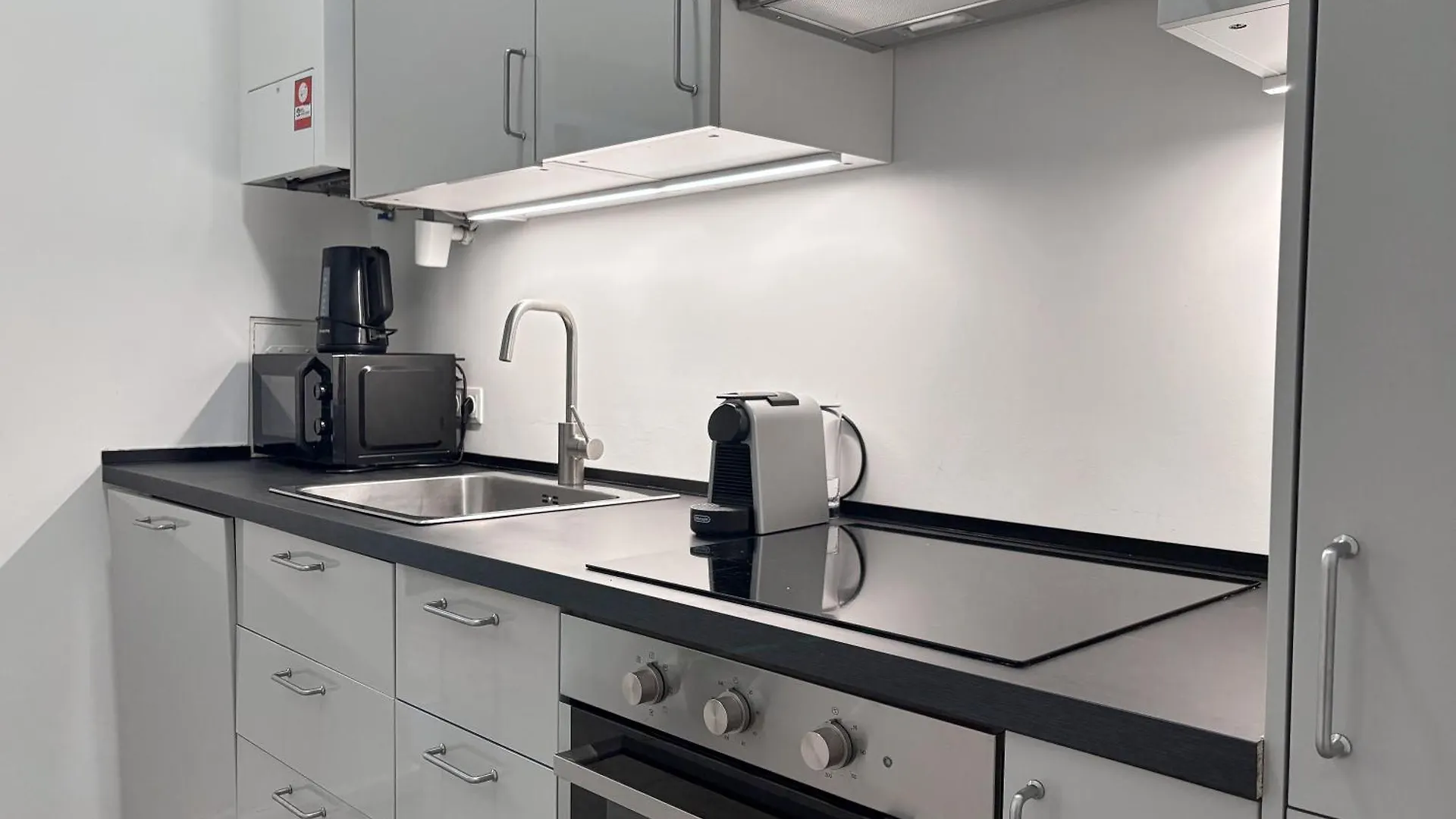 Apartment Close To Schoenbrunn I Bright Flat, Fast Wifi Vienna