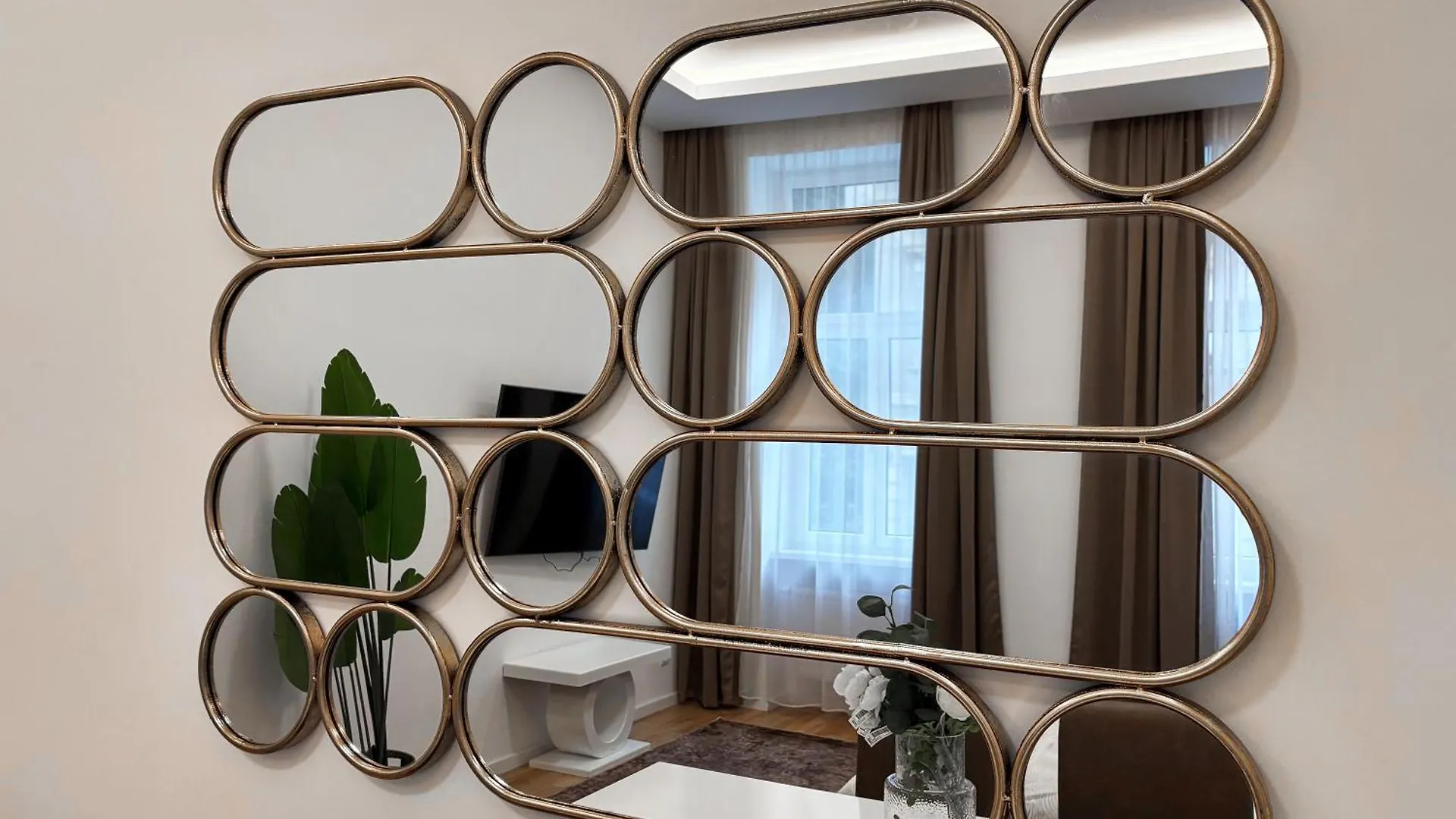 Close To Schoenbrunn I Bright Flat, Fast Wifi Vienna Austria