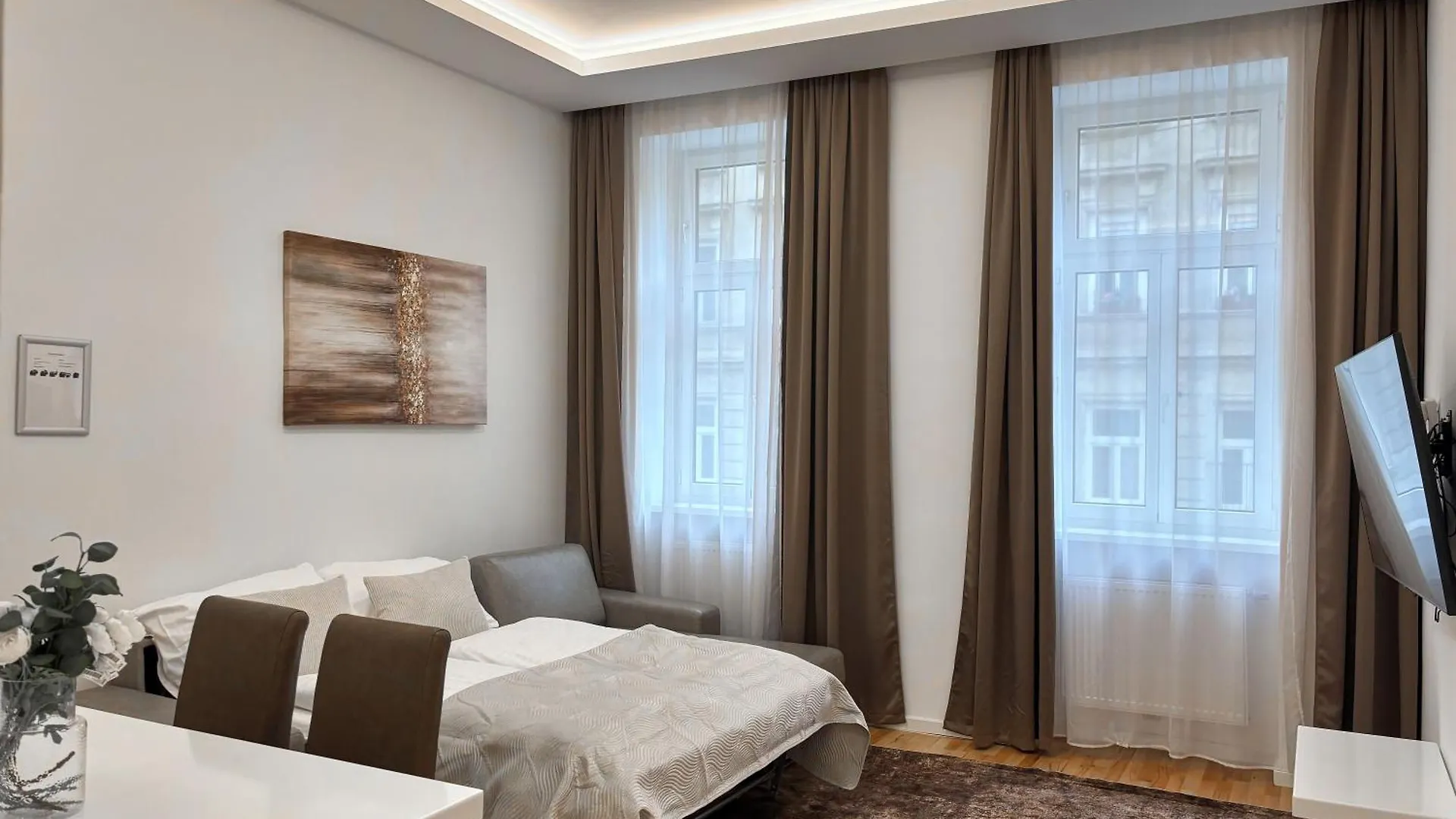 Apartment Close To Schoenbrunn I Bright Flat, Fast Wifi Vienna