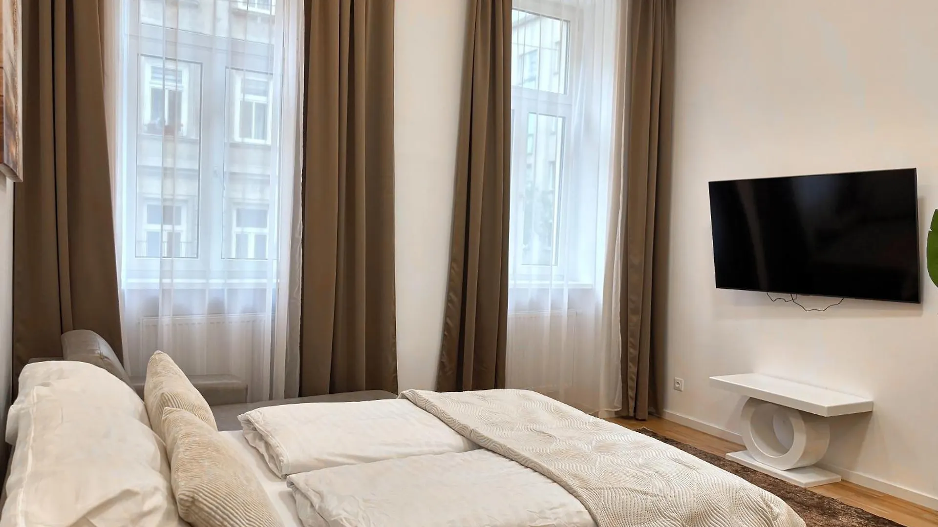 Apartment Close To Schoenbrunn I Bright Flat, Fast Wifi Vienna Austria