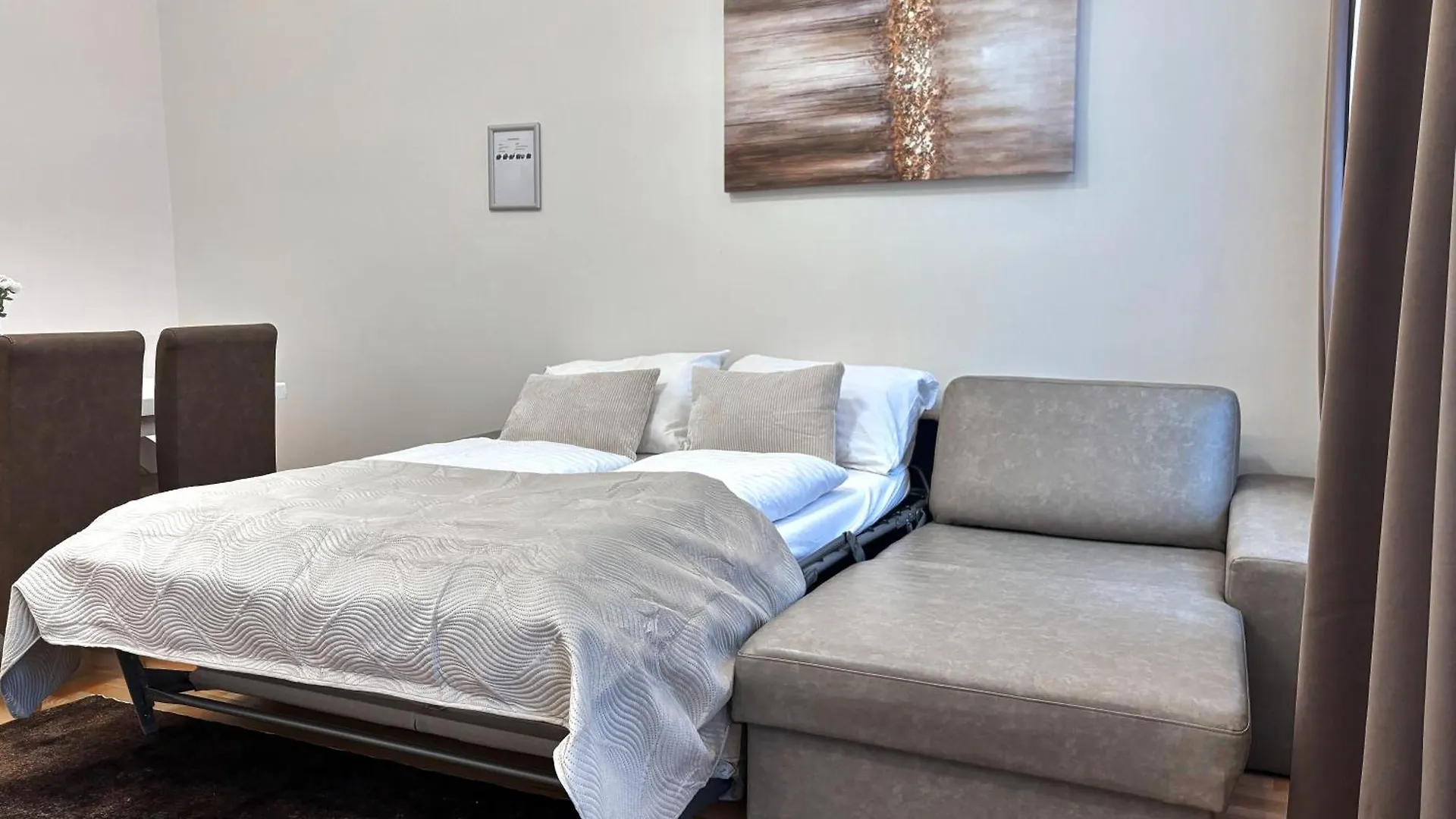 Close To Schoenbrunn I Bright Flat, Fast Wifi Vienna