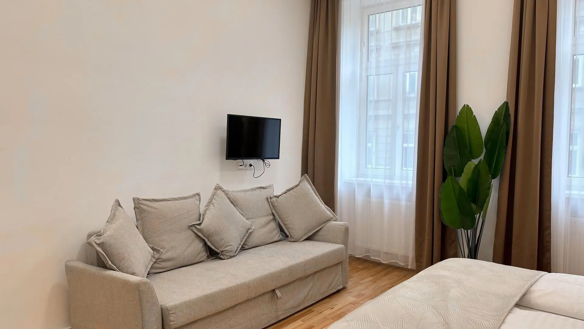 Close To Schoenbrunn I Bright Flat, Fast Wifi Vienna 0*,